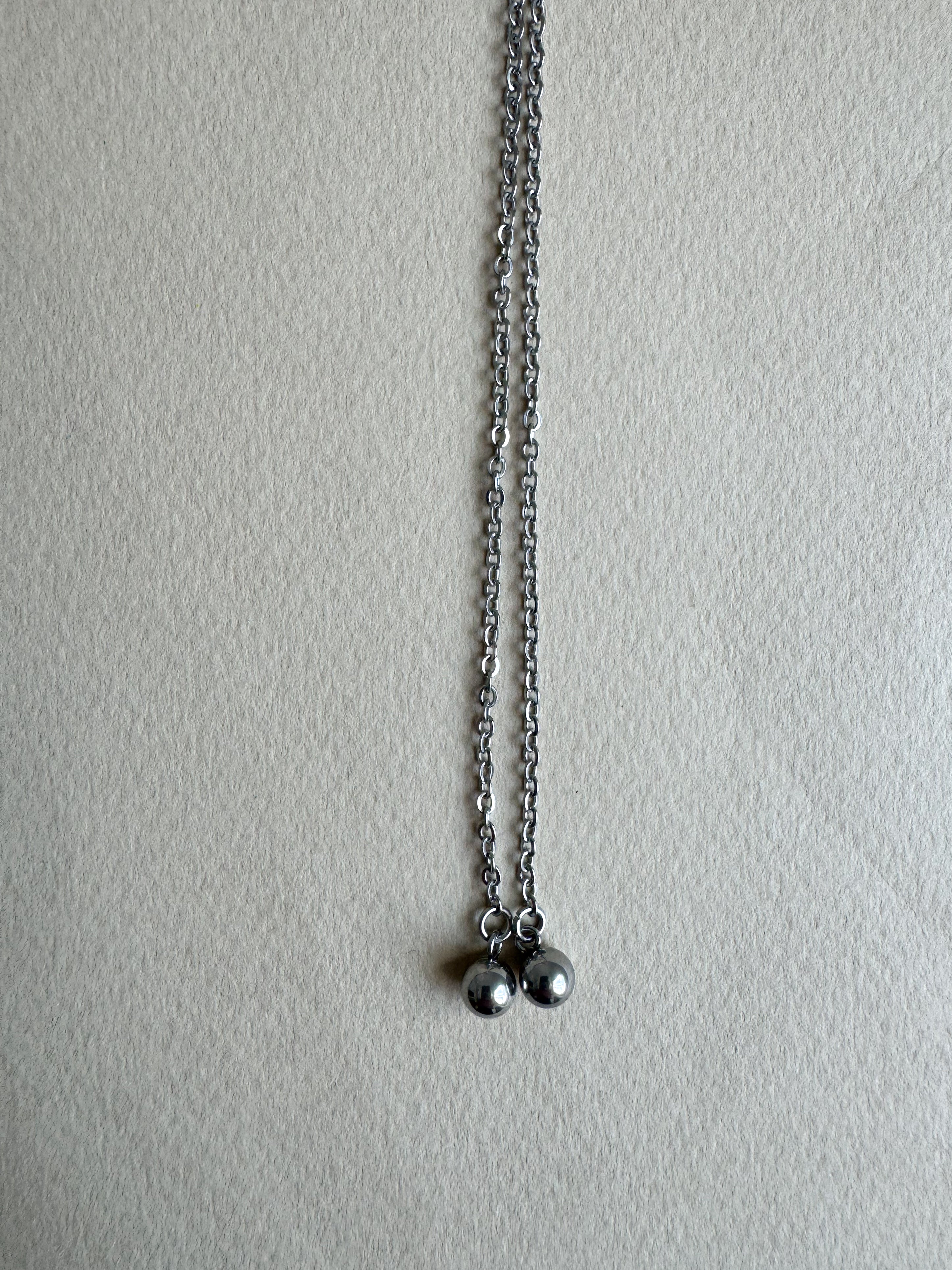Chaîne de visage argentée avec pendentifs gouttes