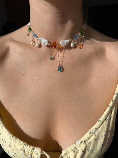 Collier de perles baroques et de cristaux multicolores