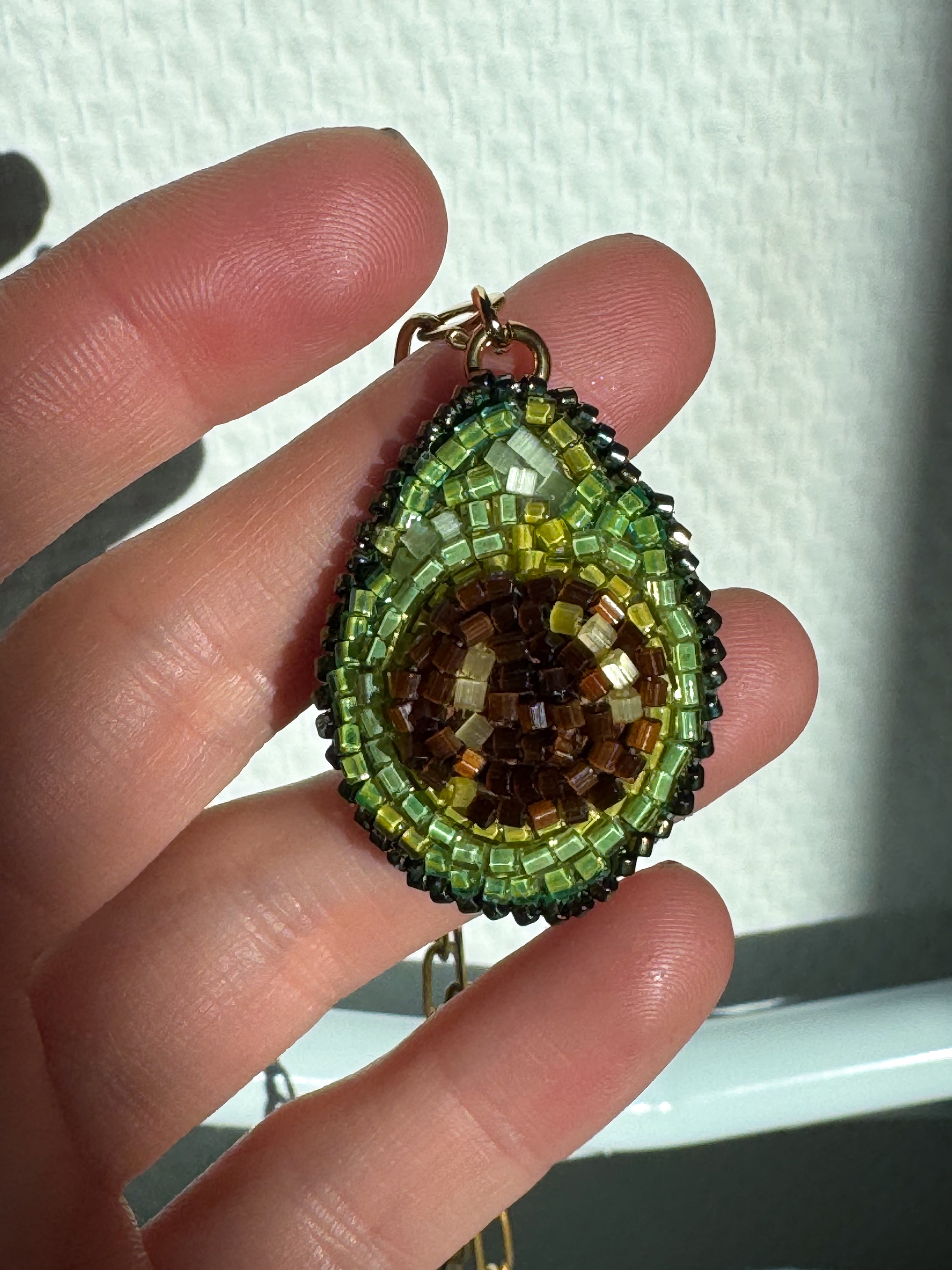 Collier avocat brodé de perles