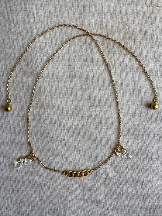 Chaîne de visage dorée avec pendentifs gouttes