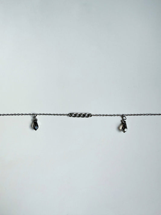 Chaîne de visage argentée avec pendentifs gouttes