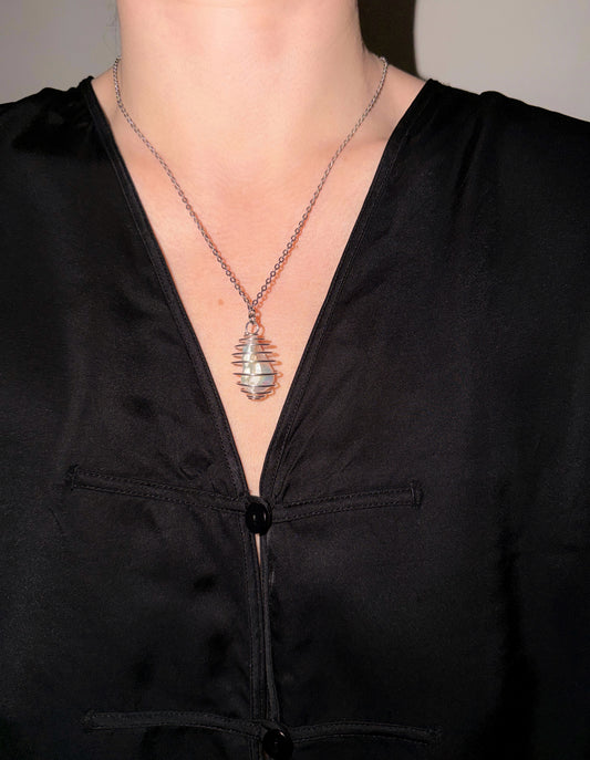 Collier sphère avec perle baroque naturelle