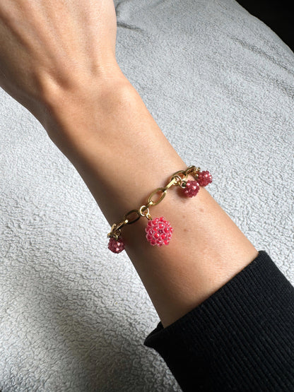 Fruchtarmband mit mehreren Charms