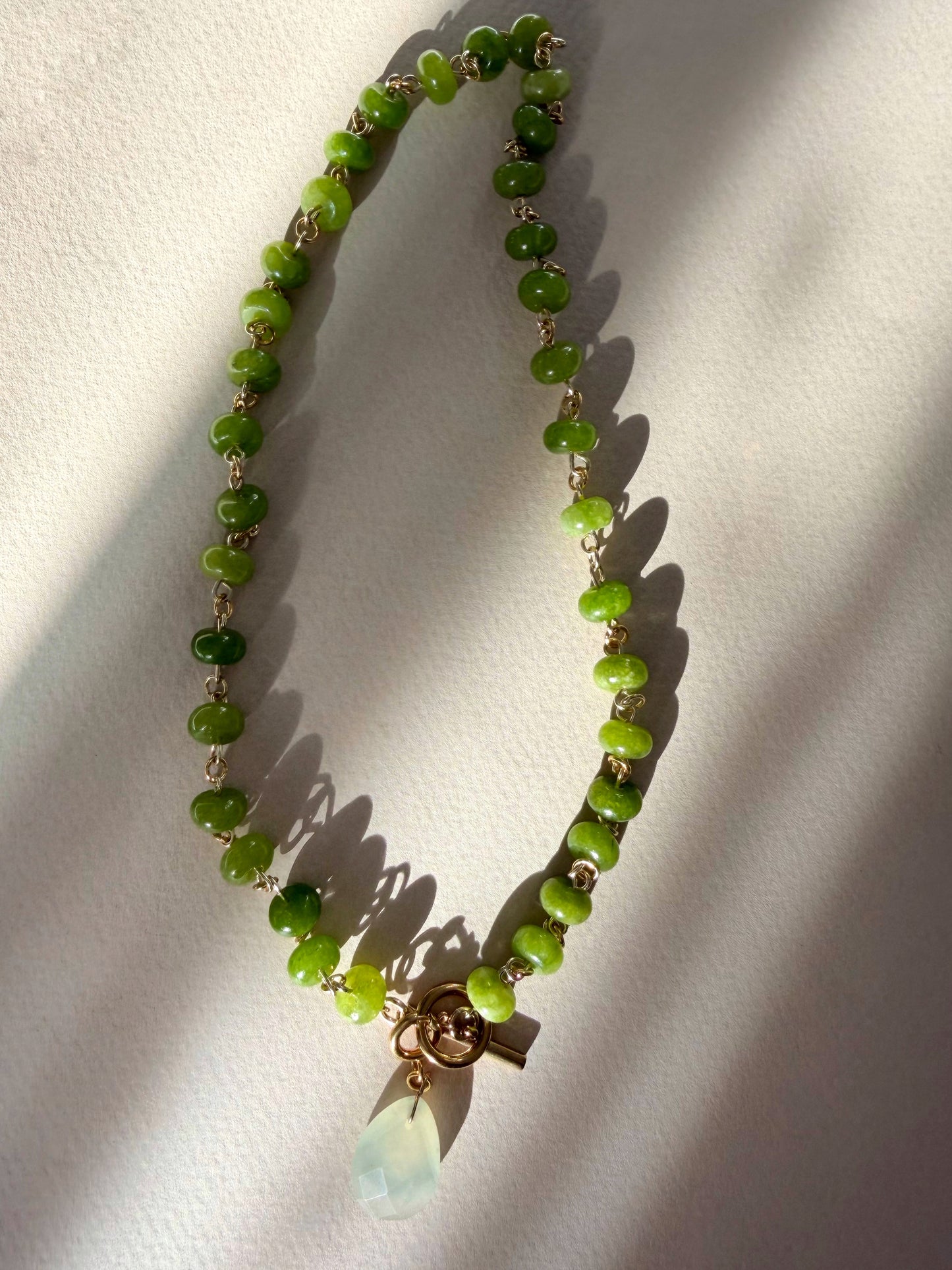 Halskette aus apfelgrünem Jade