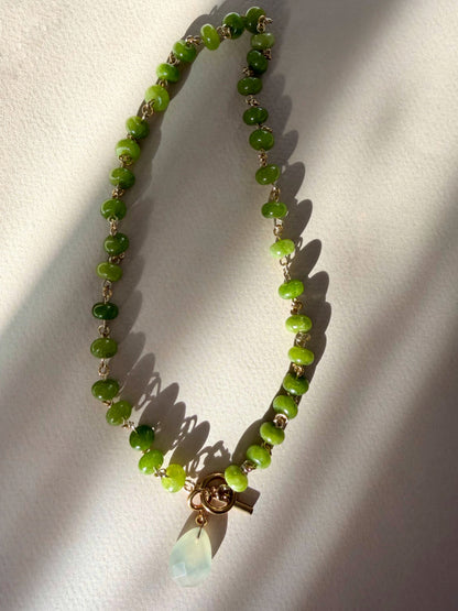 Halskette aus apfelgrünem Jade