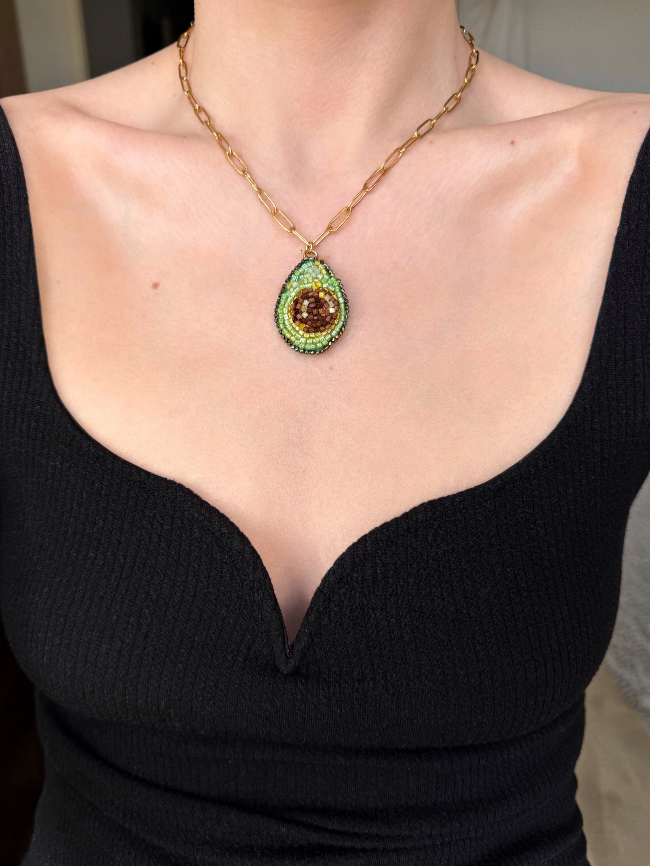 Collier avocat brodé de perles