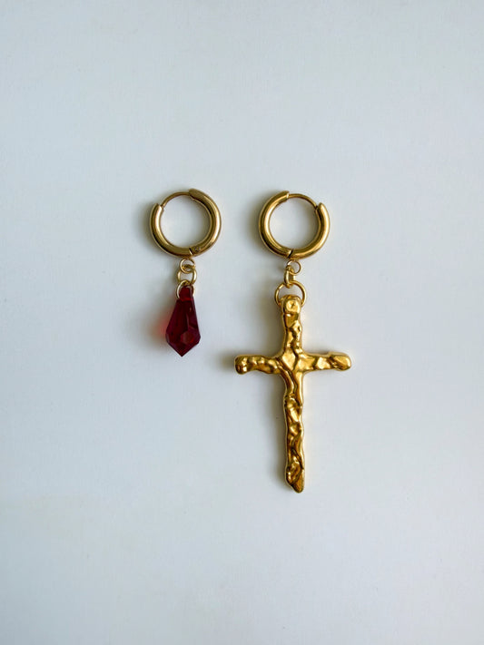 Boucles d’oreilles asymétriques croix