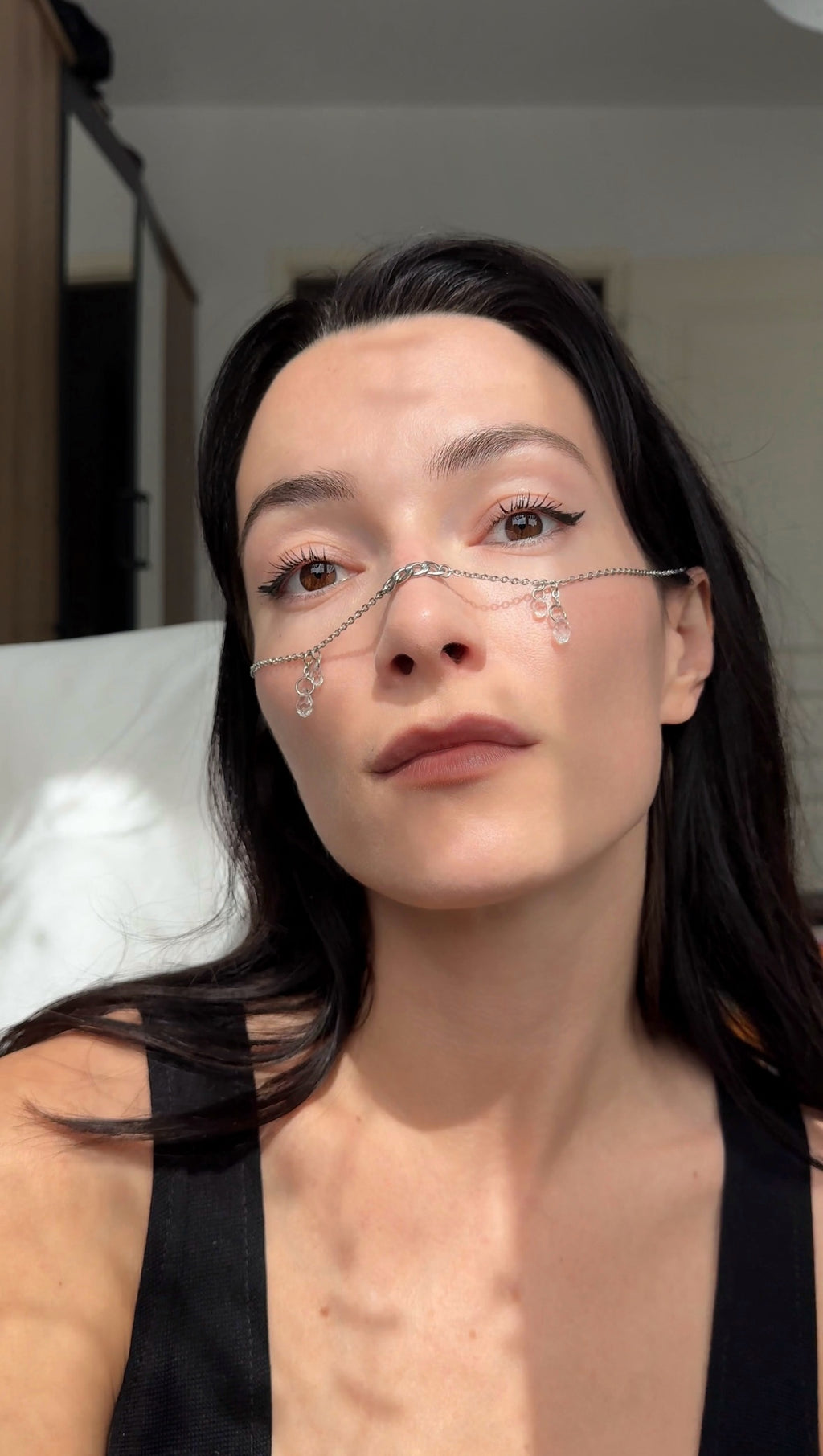 Chaîne de visage argentée avec pendentifs gouttes