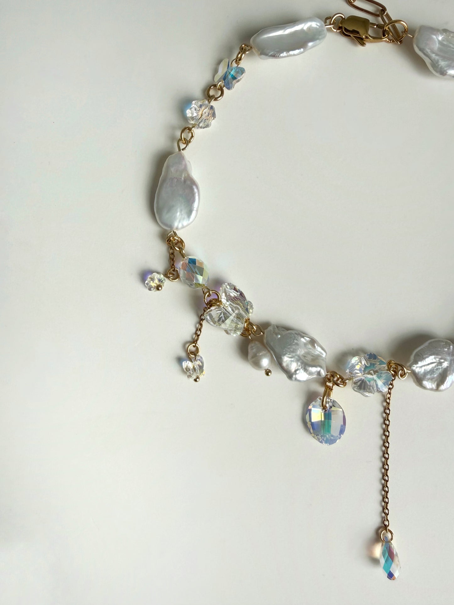 Chocker de perles baroques et de cristaux AB