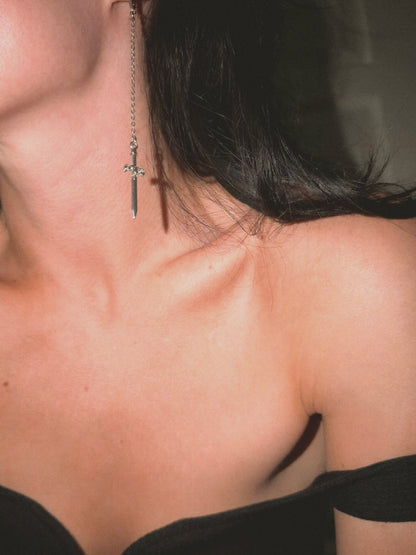 Boucles d’oreilles longues épée