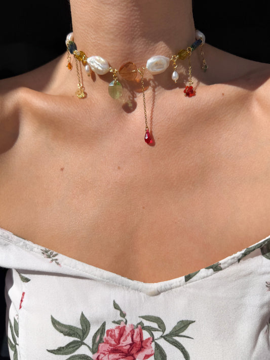 Collier de perles baroques et de cristaux multicolores