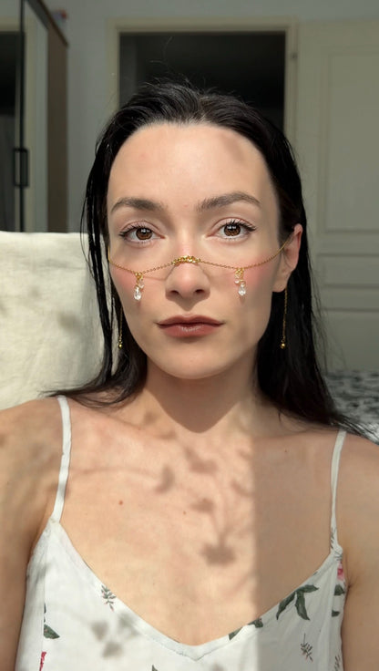 Goldene Gesichtskette mit Tropfenanhängern