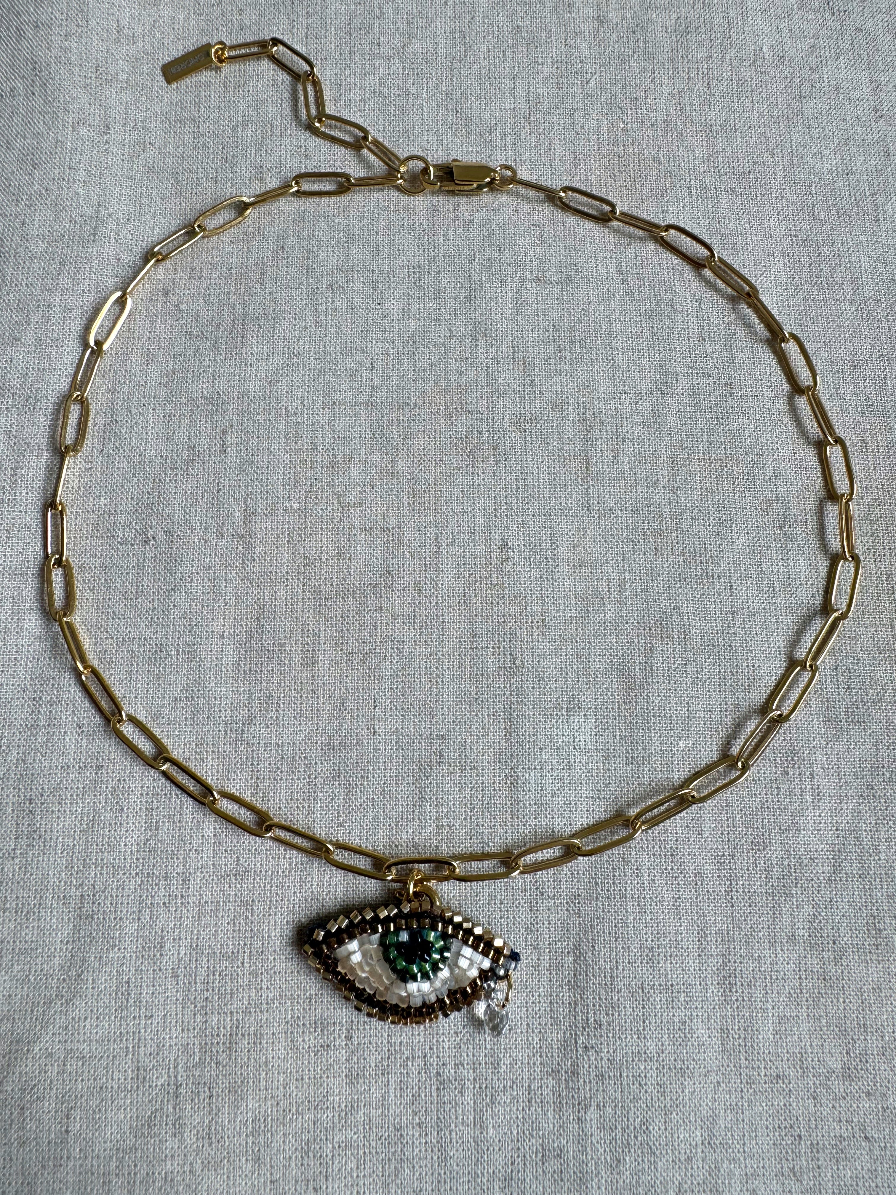 Collier pendentif oeil brodé
