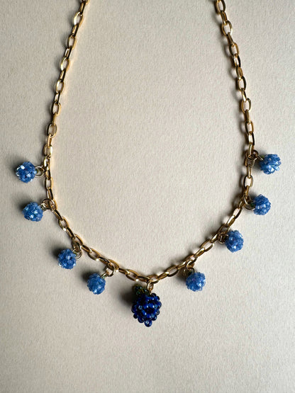 Blaubeer-Halskette mit mehreren Anhängern