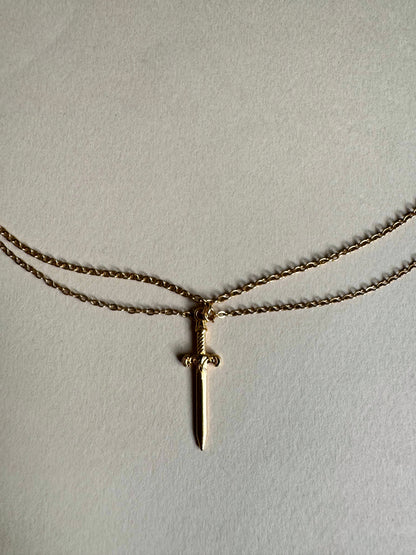 Collier pendentif épée