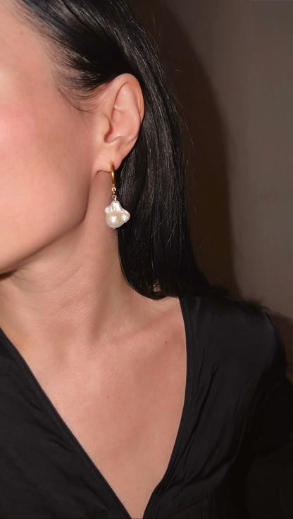 Baroque pearl hoop earrings