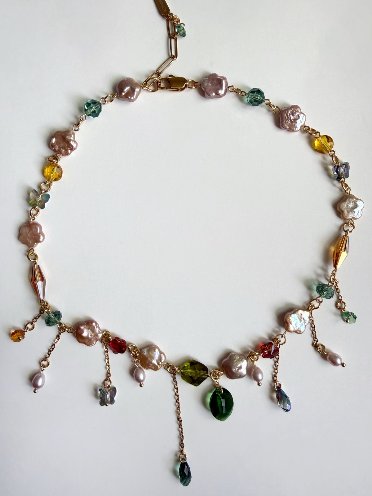 Collier de perles baroques roses et de cristaux multicolores
