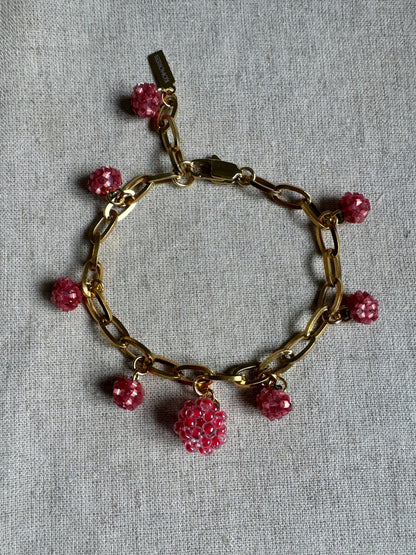 Fruchtarmband mit mehreren Charms