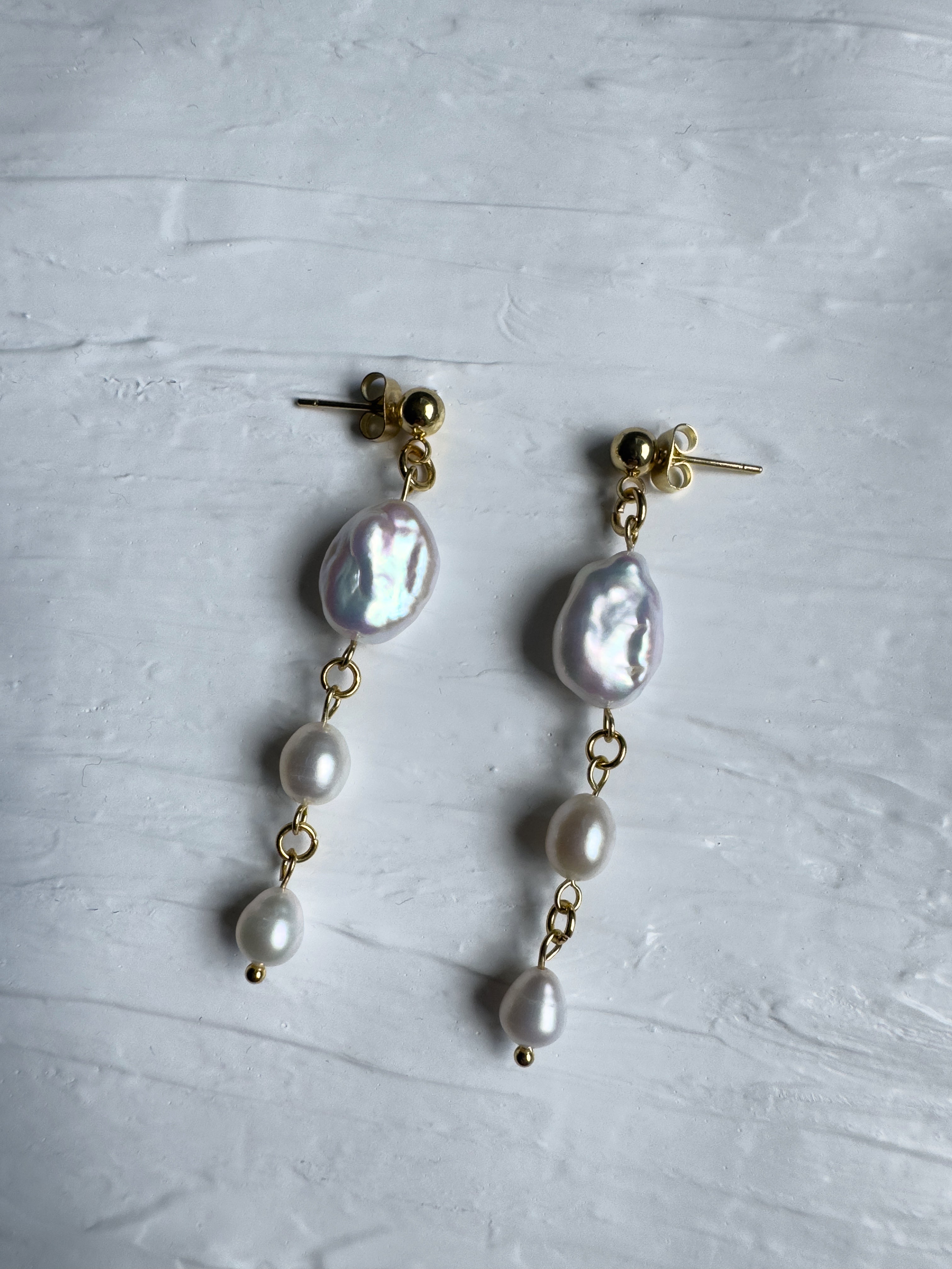 Boucles d’oreilles pendantes de perles d’eau douce