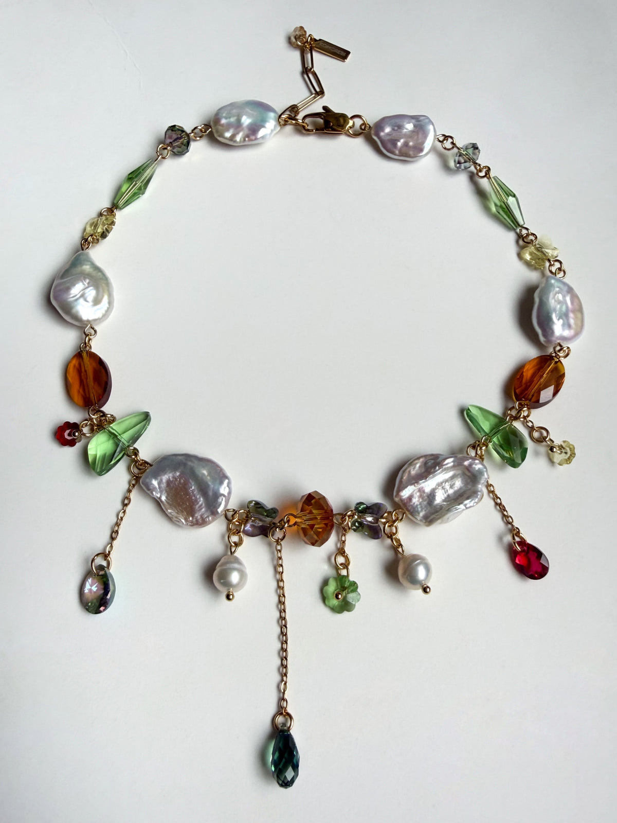 Collier de perles baroques et de cristaux multicolores