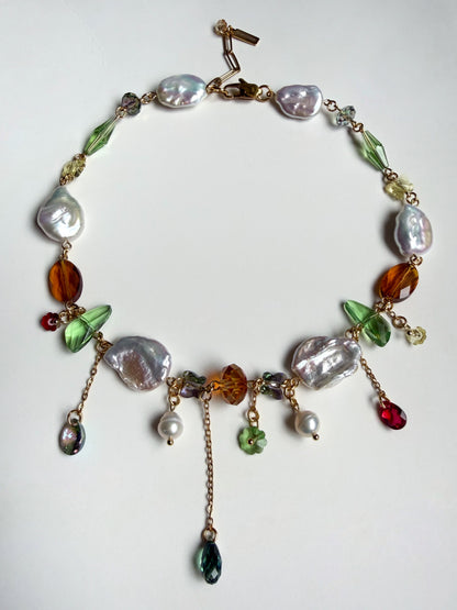 Collier de perles baroques et de cristaux multicolores