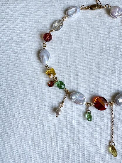 Collier de perles baroques et de cristaux multicolores