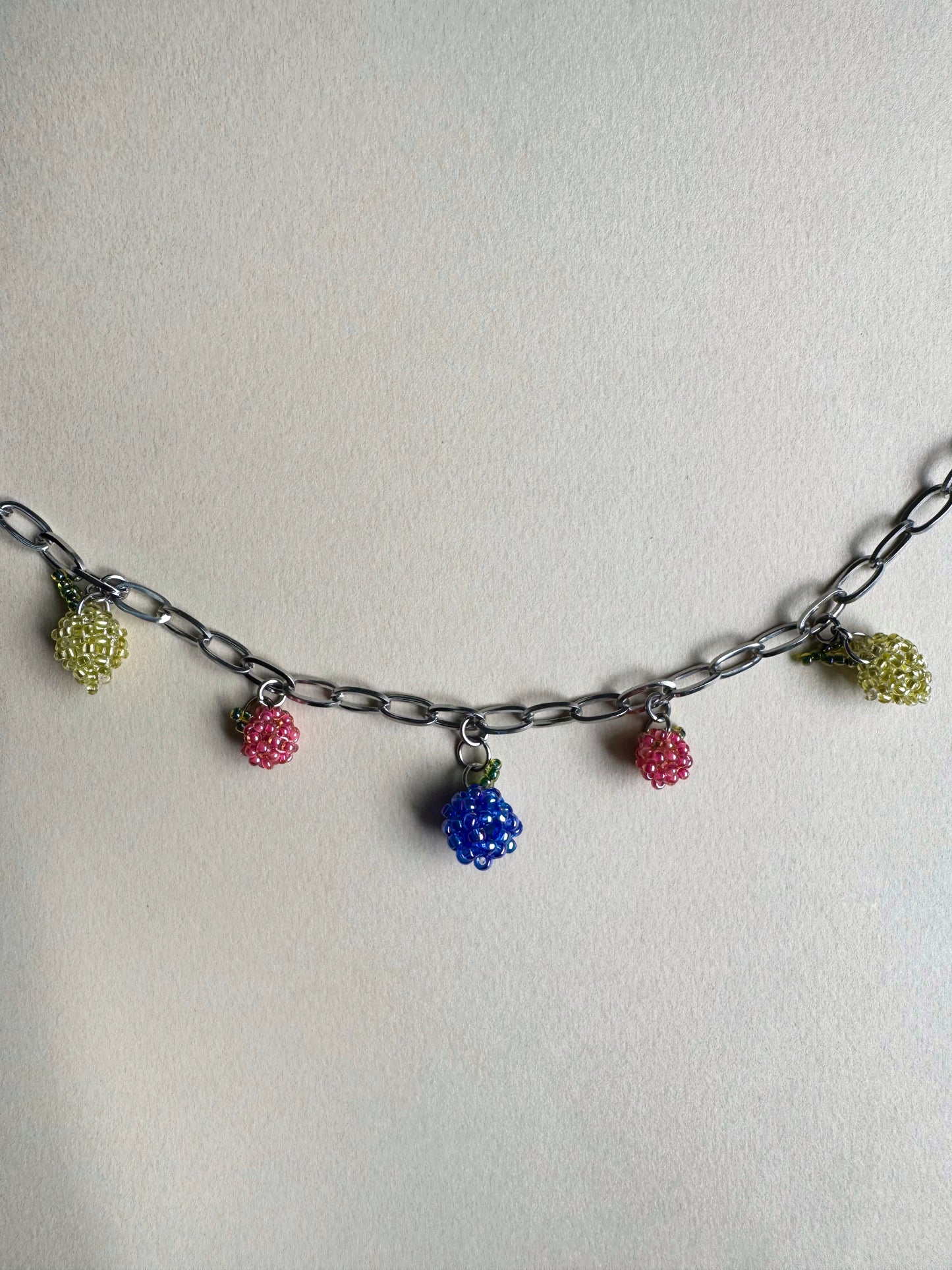 Collier multi charms de fruits