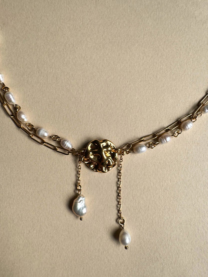 Mehrreihige Halskette mit Süßwasserperlen