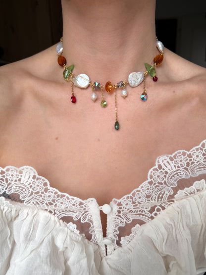 Collier de perles baroques et de cristaux multicolores