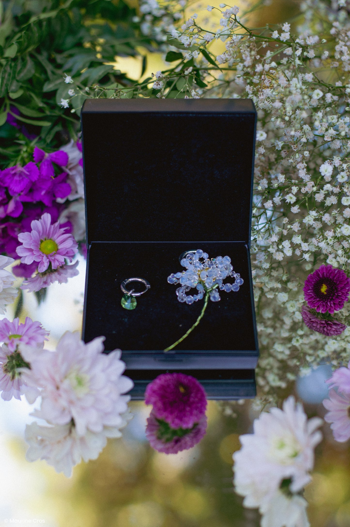 Boucles d’oreilles dépareillées marguerite