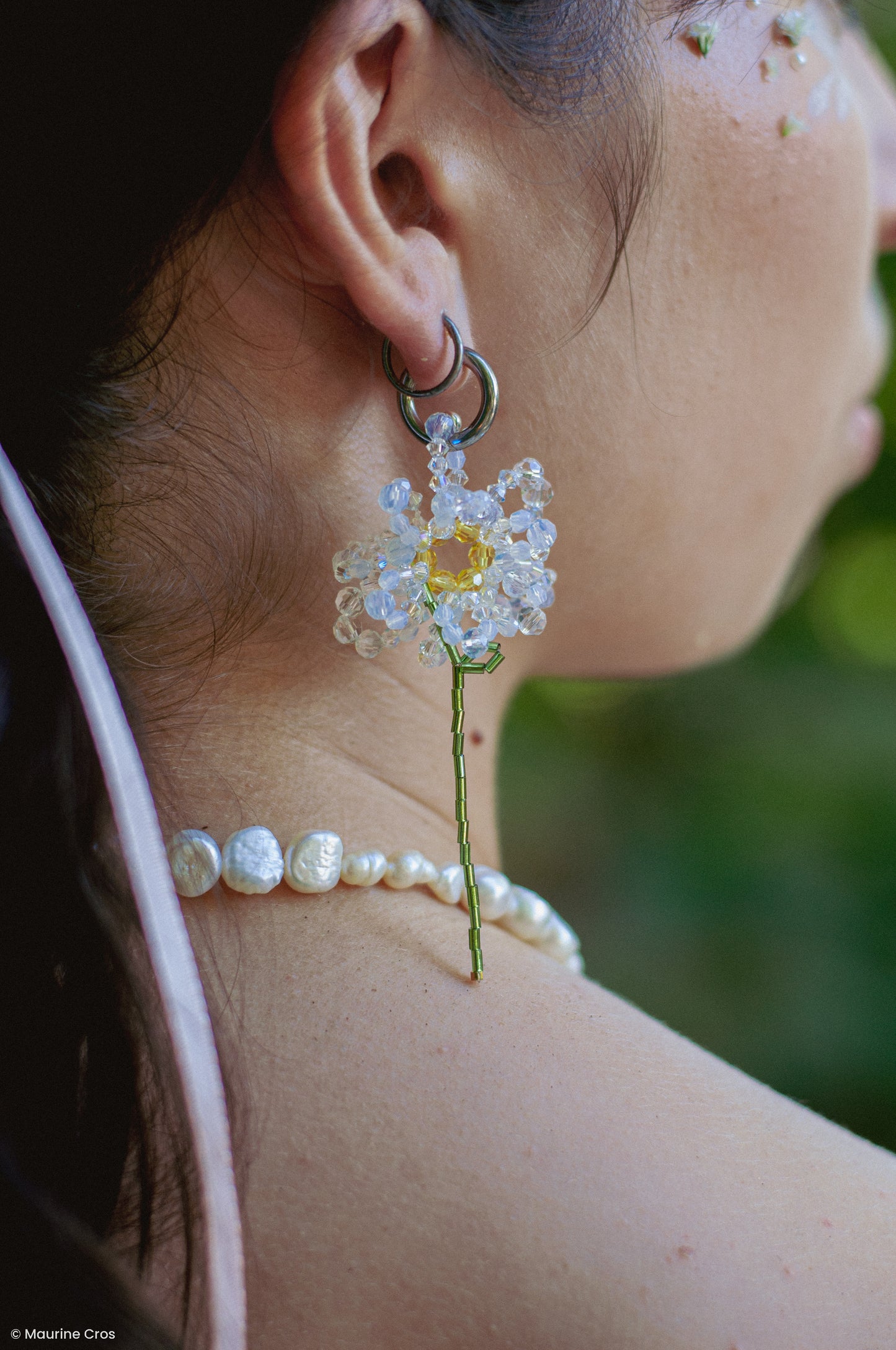 Boucles d’oreilles dépareillées marguerite