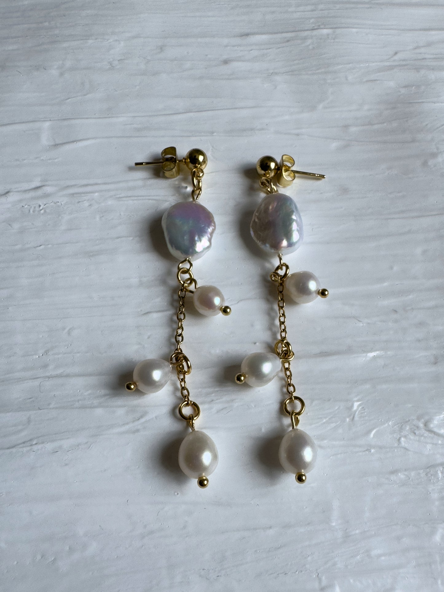 Boucles d’oreilles pendantes de perles d’eau douce