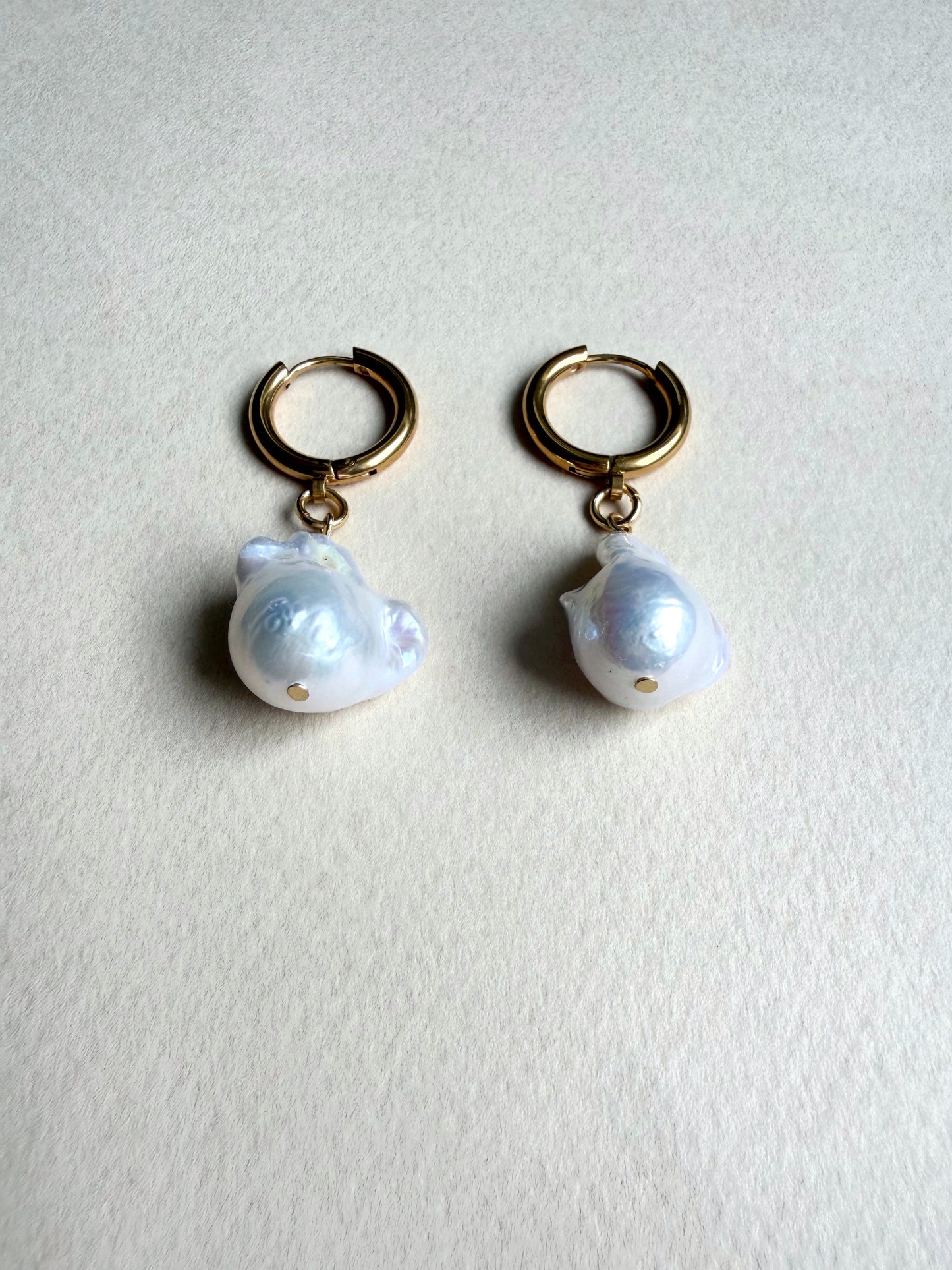 Baroque pearl hoop earrings