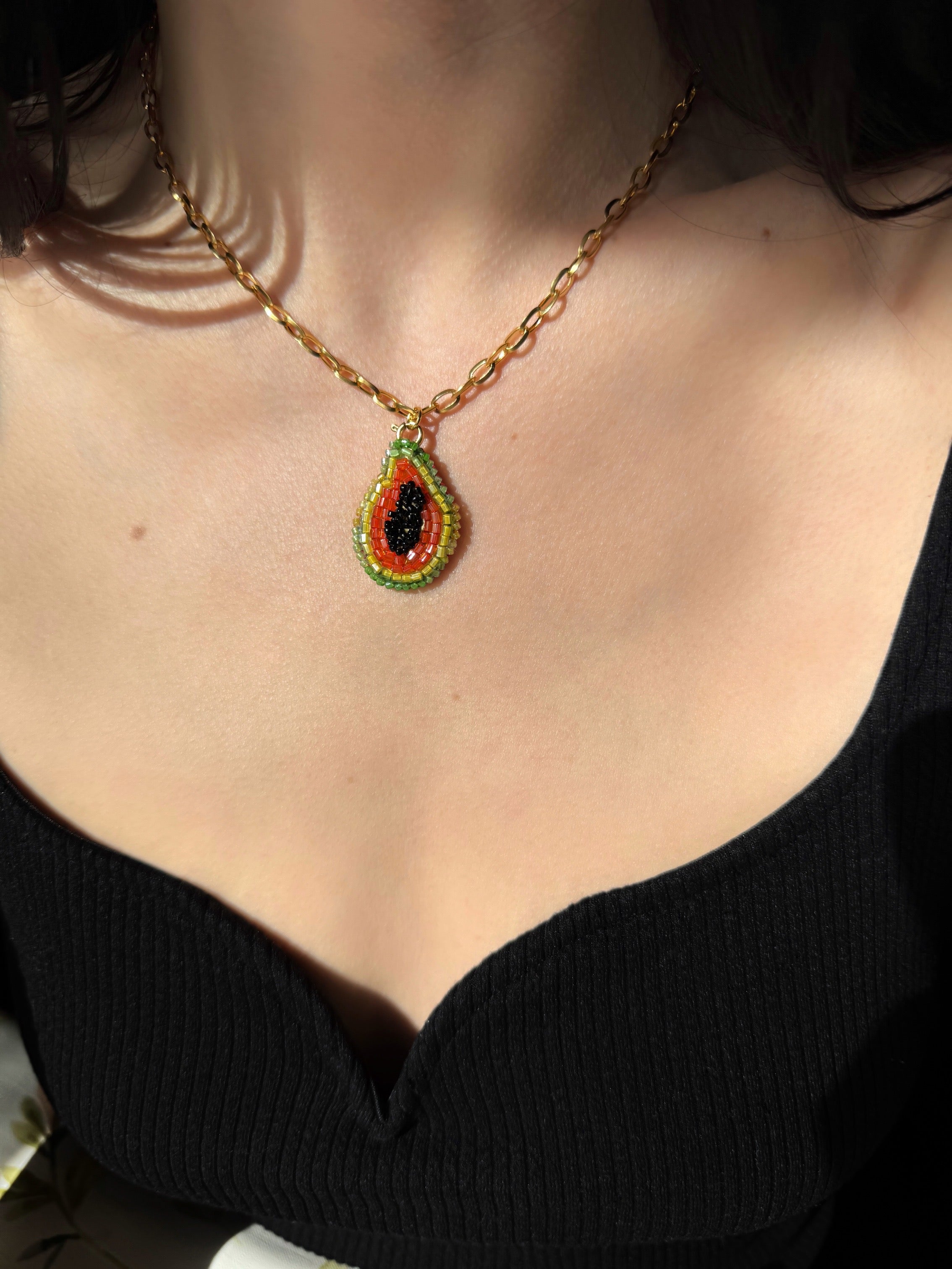 Collier pendentif fruit du papaye