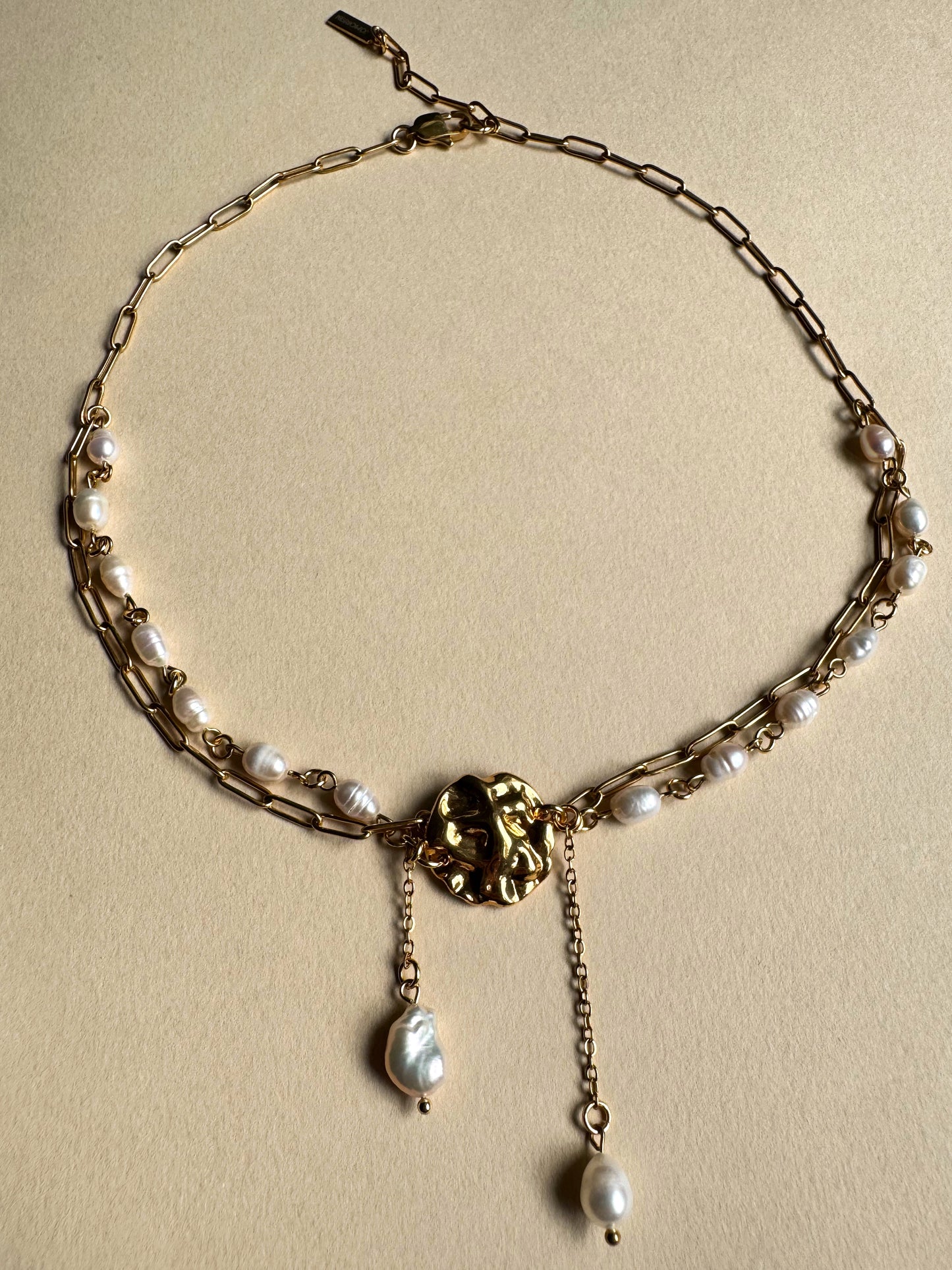 Collier superposé de perles d’eau douce