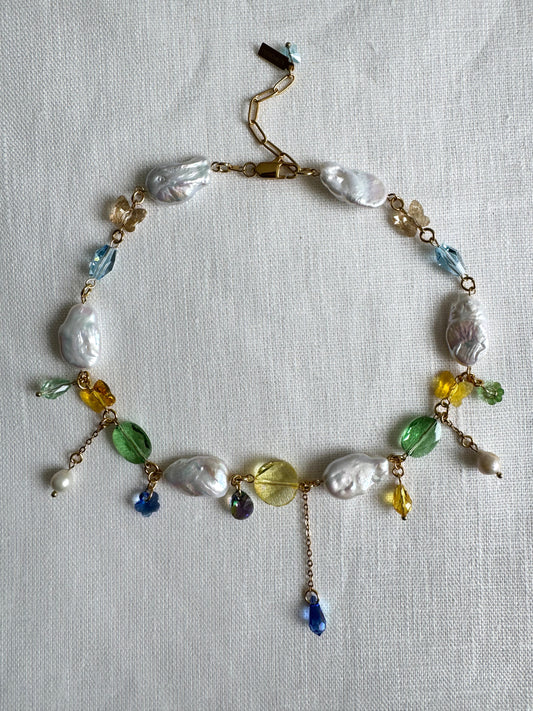 Collier de perles baroques et de cristaux multicolores