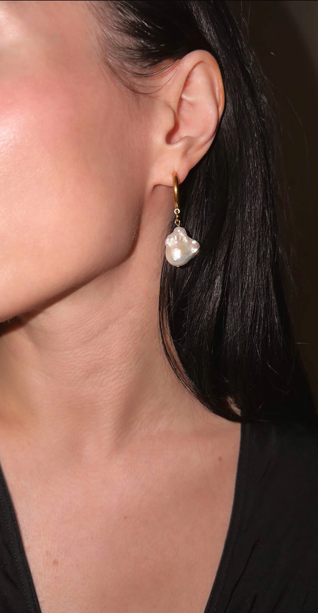 Baroque pearl hoop earrings