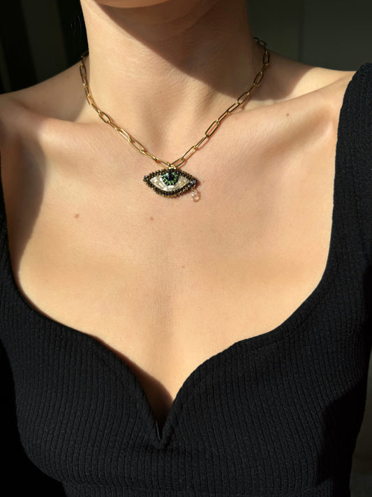 Collier pendentif oeil brodé