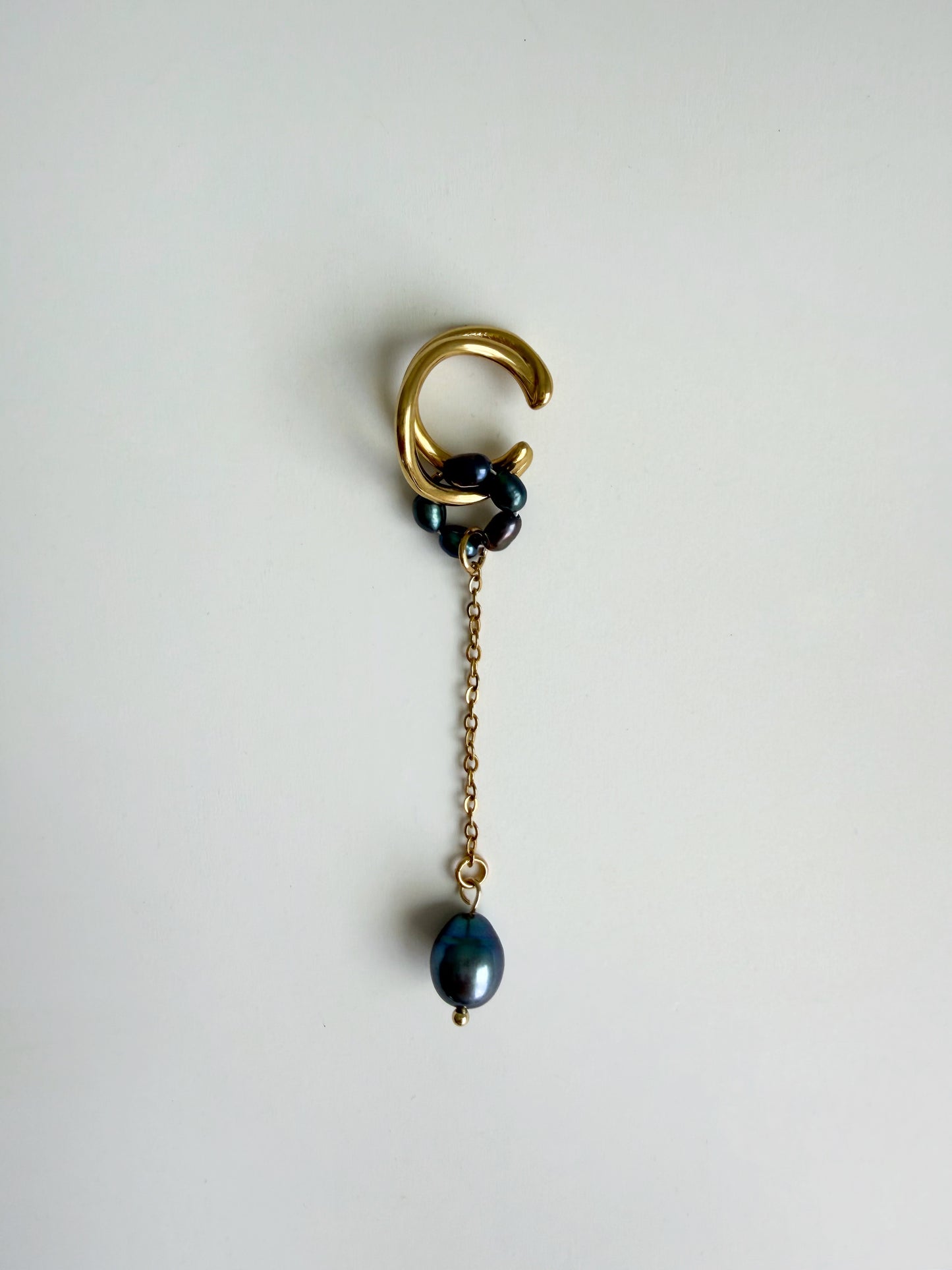Ear cuff avec perles bleues
