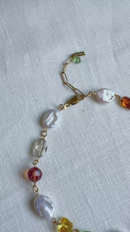 Collier de perles baroques et de cristaux multicolores