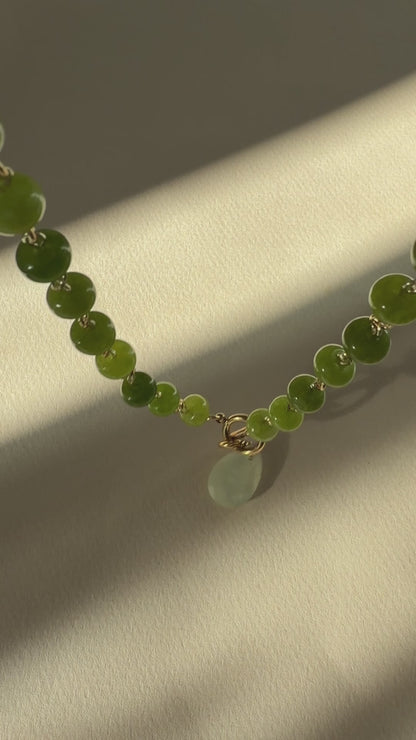 Halskette aus apfelgrünem Jade