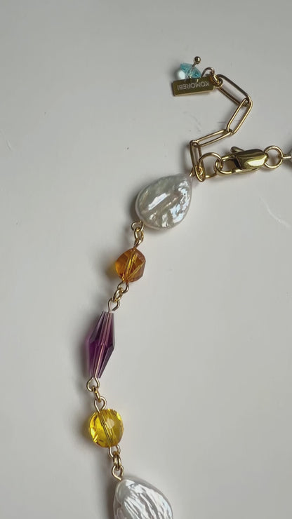 Collier de perles baroques et de cristaux multicolores