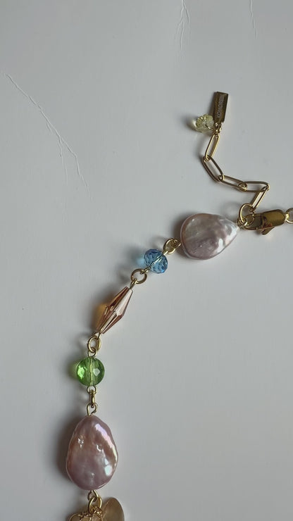Collier de perles baroques roses et de cristaux multicolores