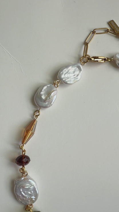 Collier de perles baroques et de cristaux multicolores