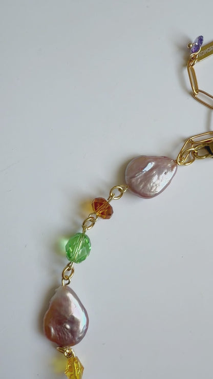 Collier de perles baroques roses et de cristaux multicolores