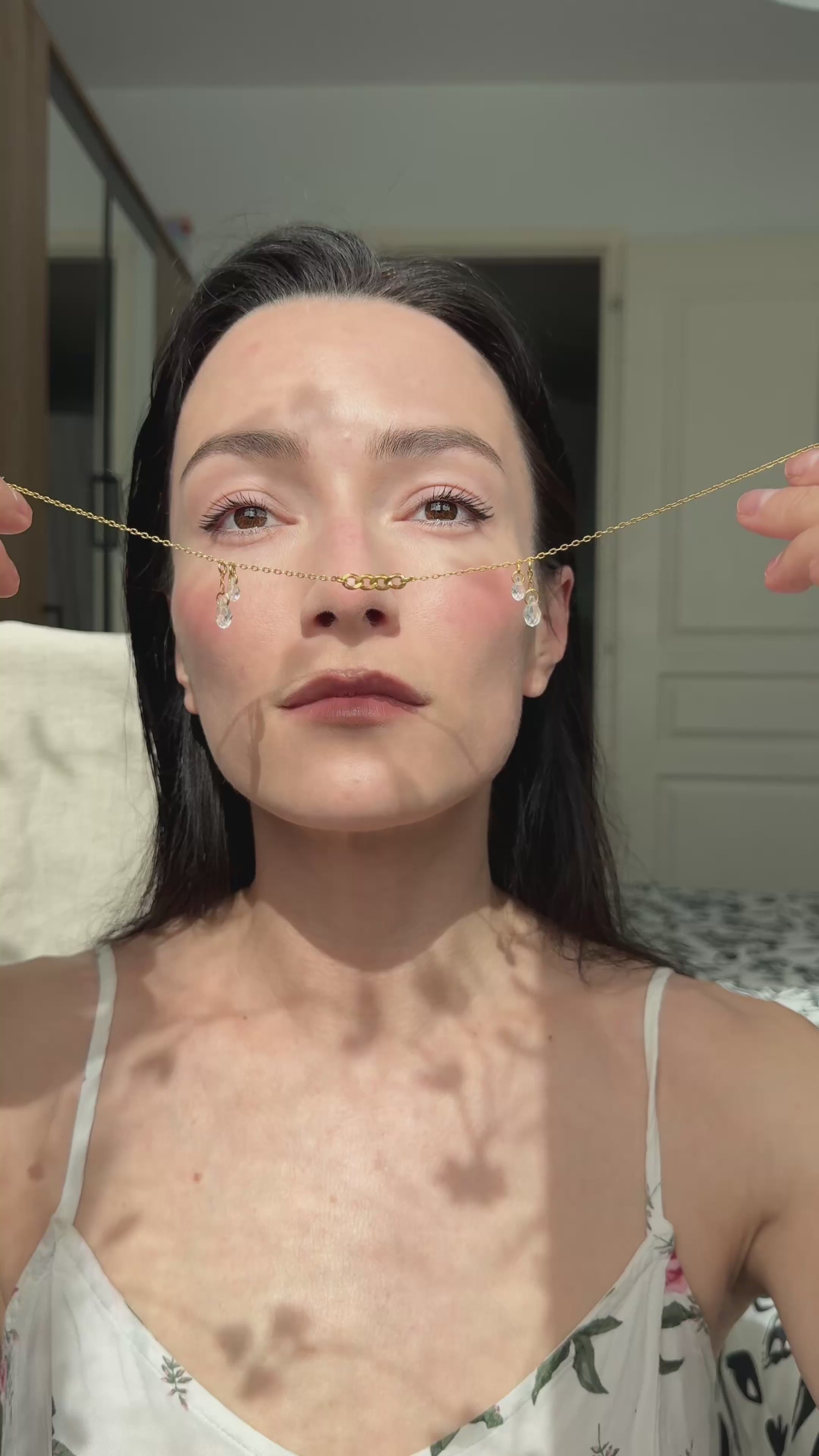 Chaîne de visage dorée avec pendentifs gouttes