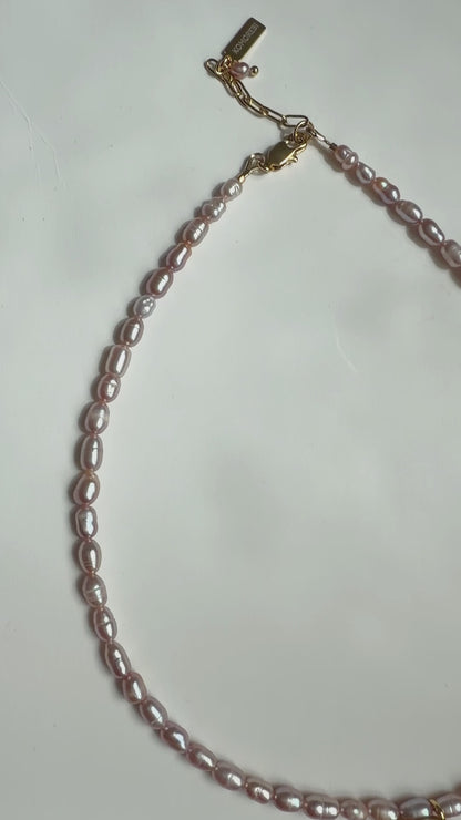 Collier de perles d’eau douce & coquillage doré