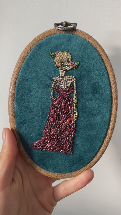 Décoration murale, tambour brodé à la main squelette en robe