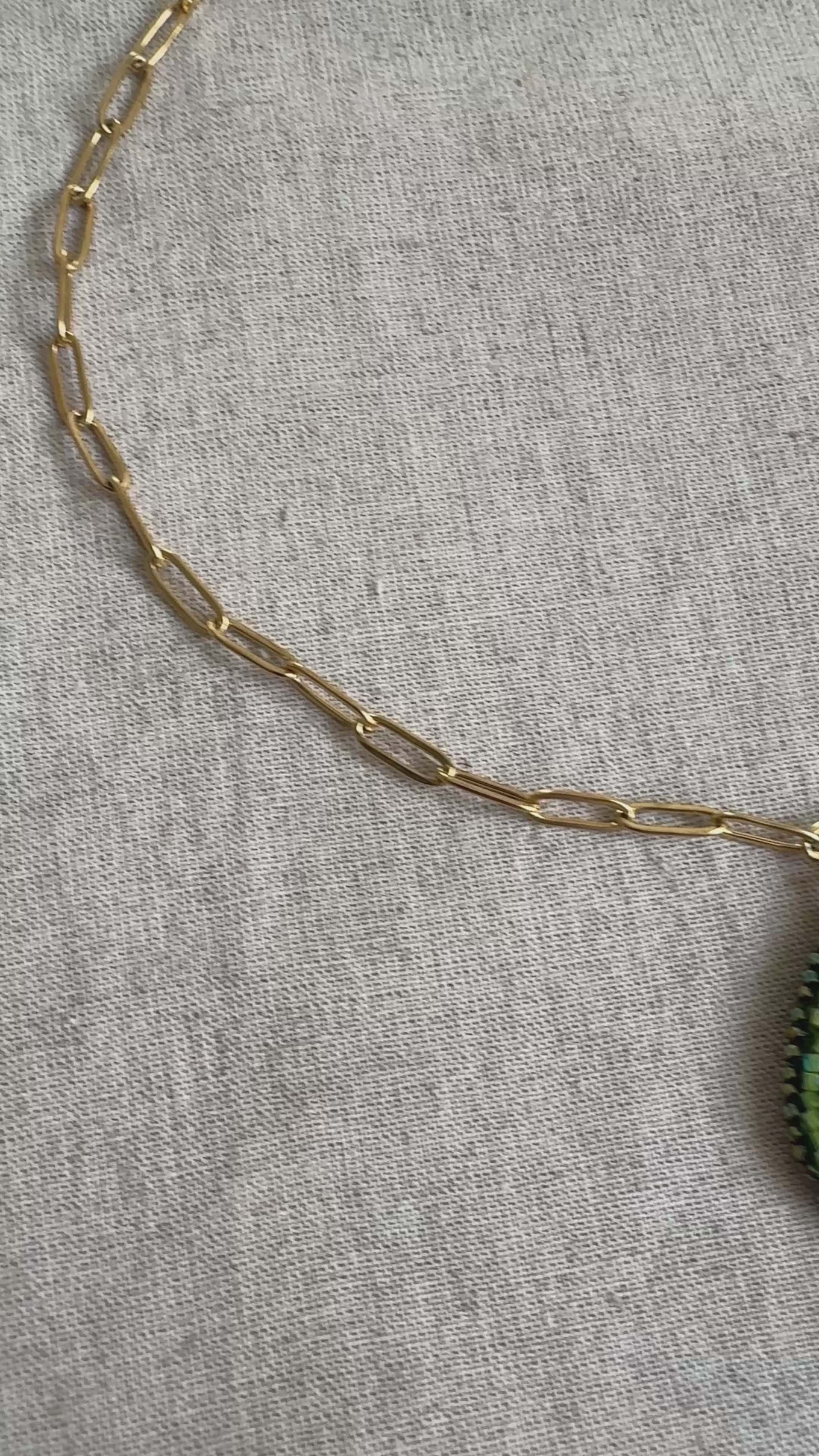Collier avocat brodé de perles