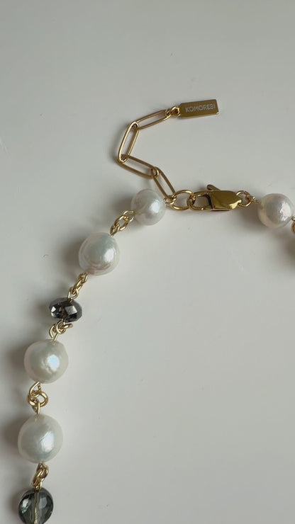 Collier de perles baroques et de cristaux
